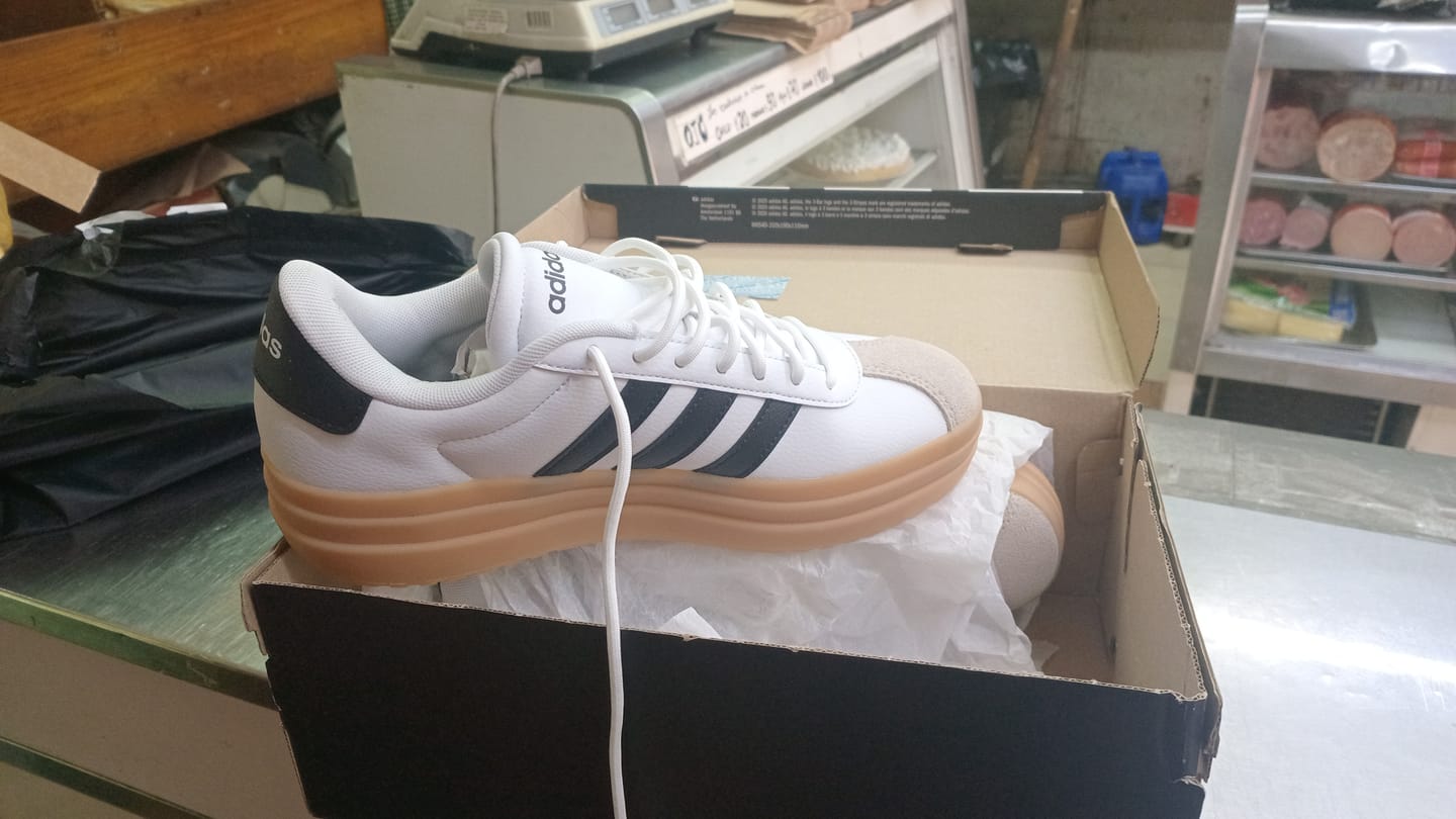 Customer photo review of Zapatilla Adidas Vl Court Bold Mujer Blanco