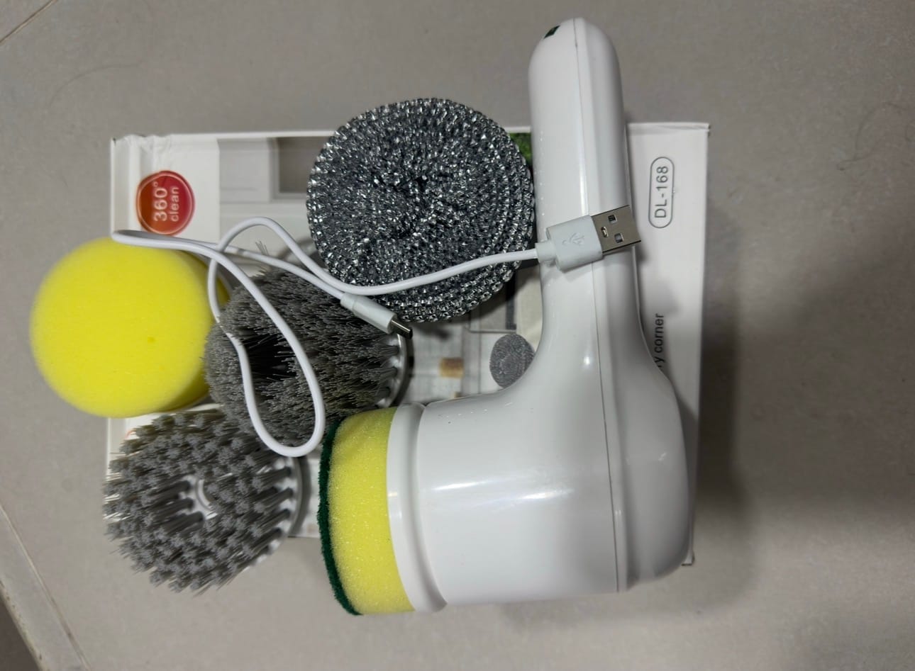 Customer photo review of Limpia sin frotar: cepillo eléctrico 5 en 1
