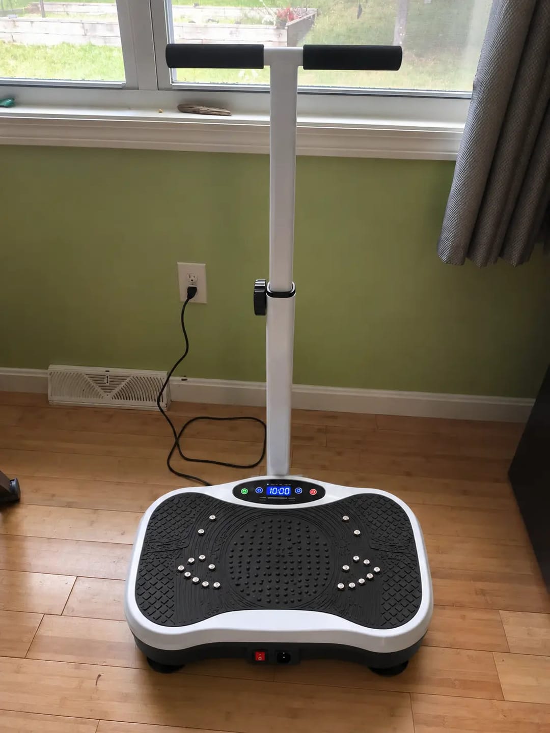 Customer photo review of Full-Body Vibration Plate with Adjustable Handrail