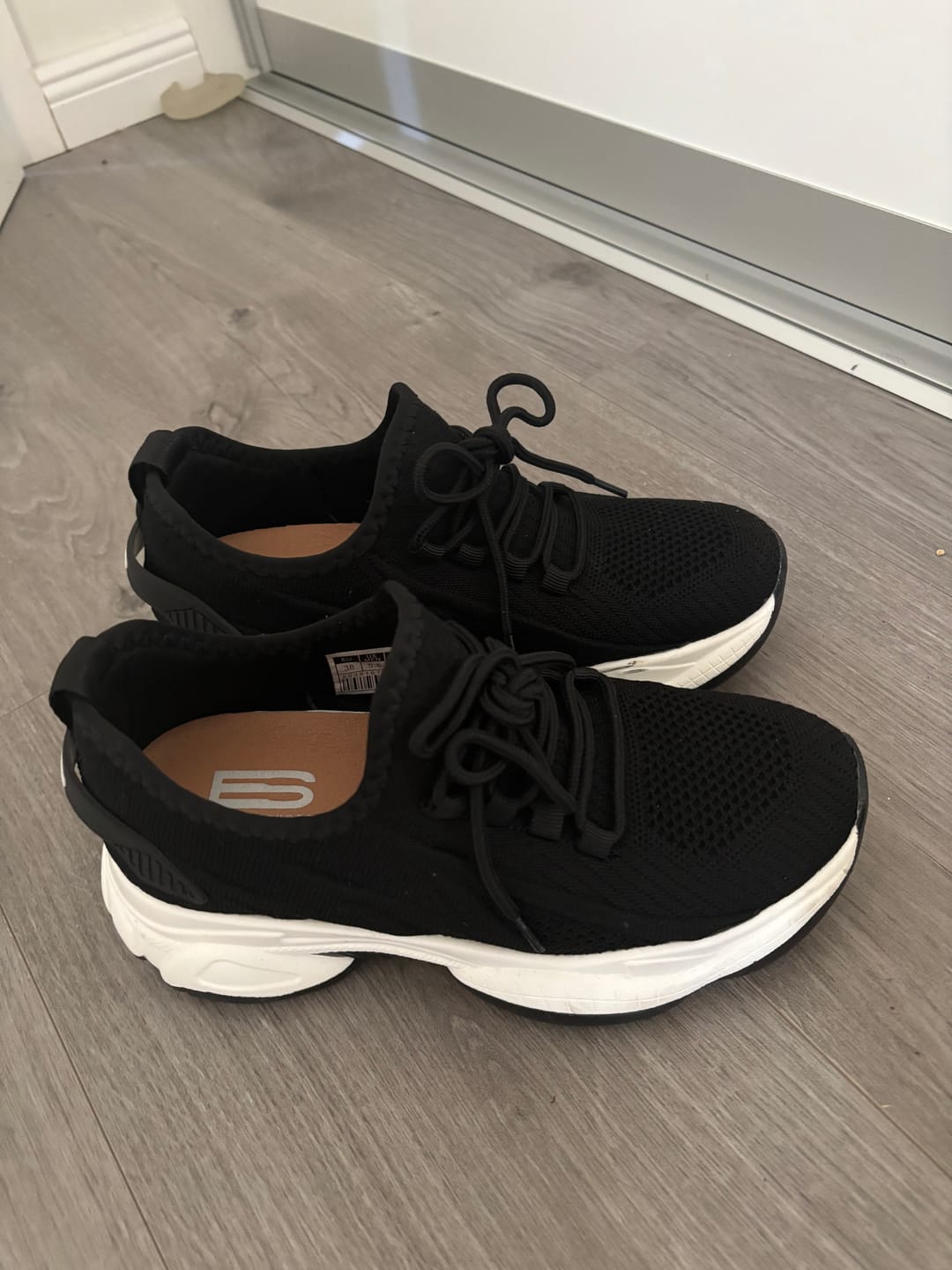 Customer photo review of ELEVATESHOES SPORTY BOGO