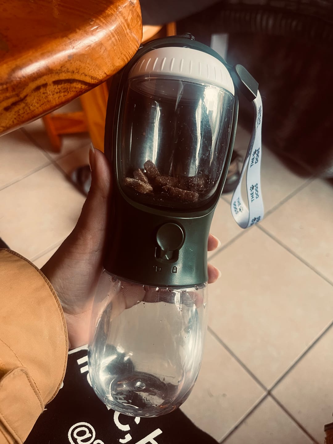 Customer photo review of Botella 2 en 1: Agua + Snack THE DOGS