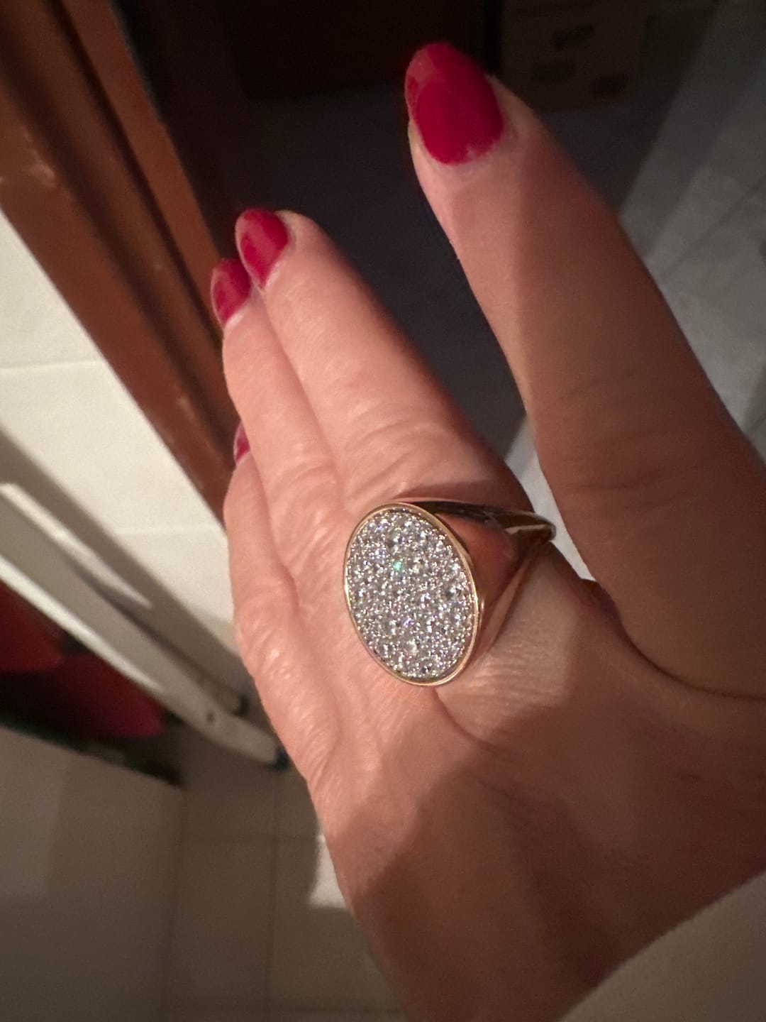 Customer photo review of Anello Chevalier Grande con Pavé Tondo in Spinello Nero o Cubic Zirconia