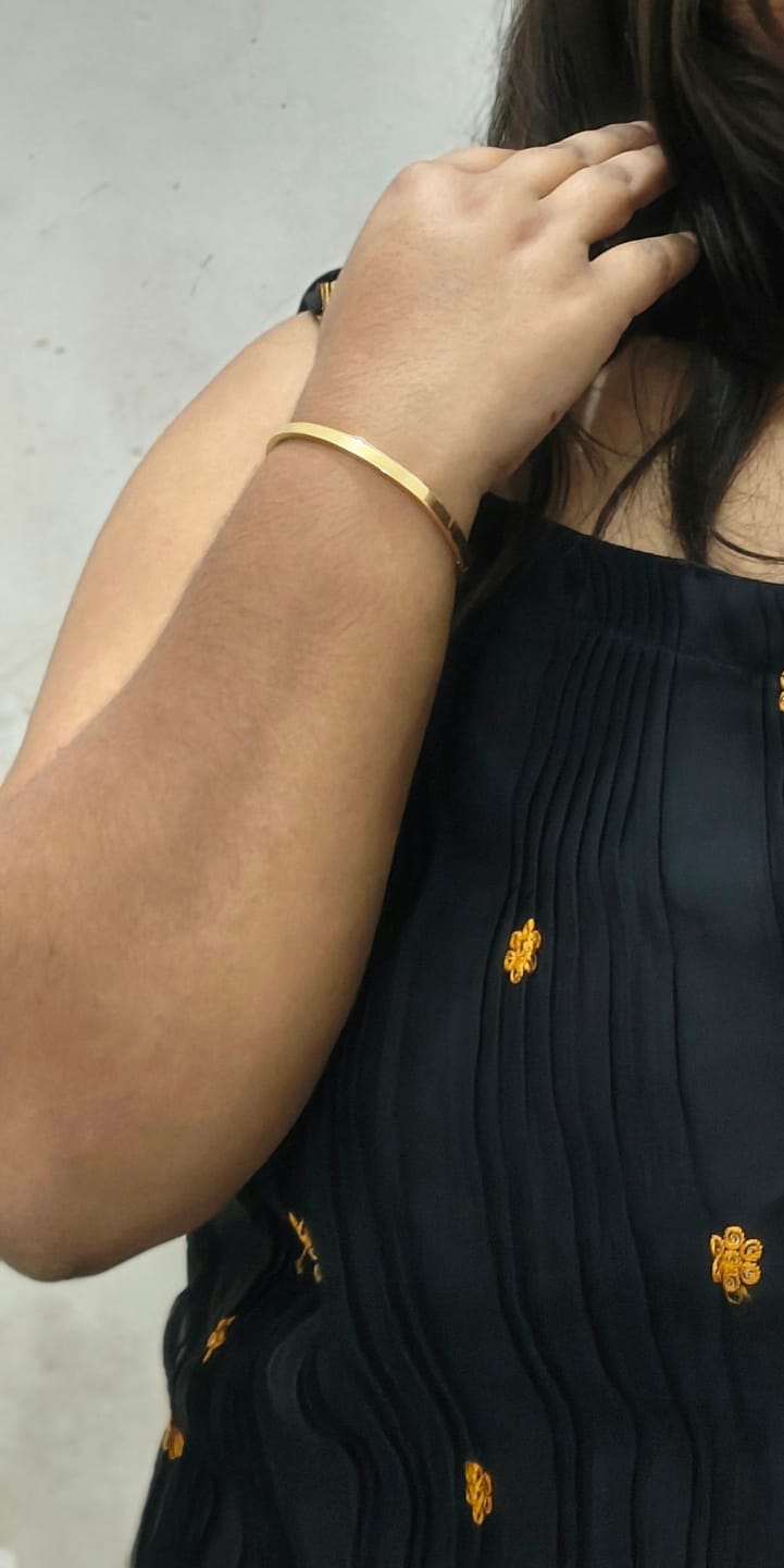Customer photo review of Plain Stackable Bangle Bracelet |4MM