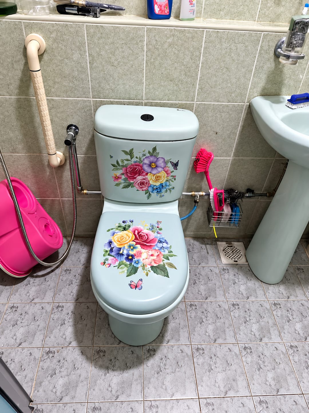 Customer photo review of Adhesivos Florales Decorativos para Inodoro