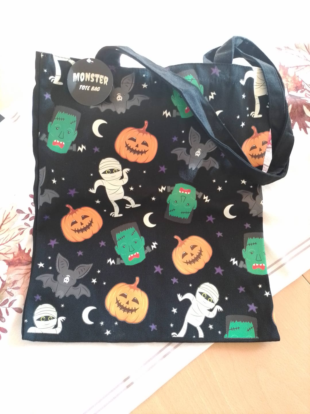 Customer photo review of Halloween Stofftasche „Monster-Party“ – Witchy Tragetasche mit Kürbis & Fledermaus Motiv