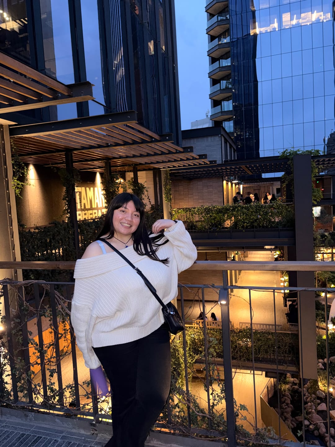 Customer photo review of SWEATER LINA CRUDO - CHALECO DE ALGODÓN OFF SHOULDER OVERSIZE