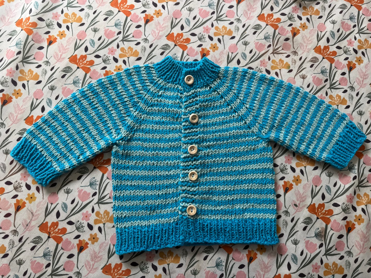 Customer photo review of Clase con Patrón Cardigan Rayitas | Mini