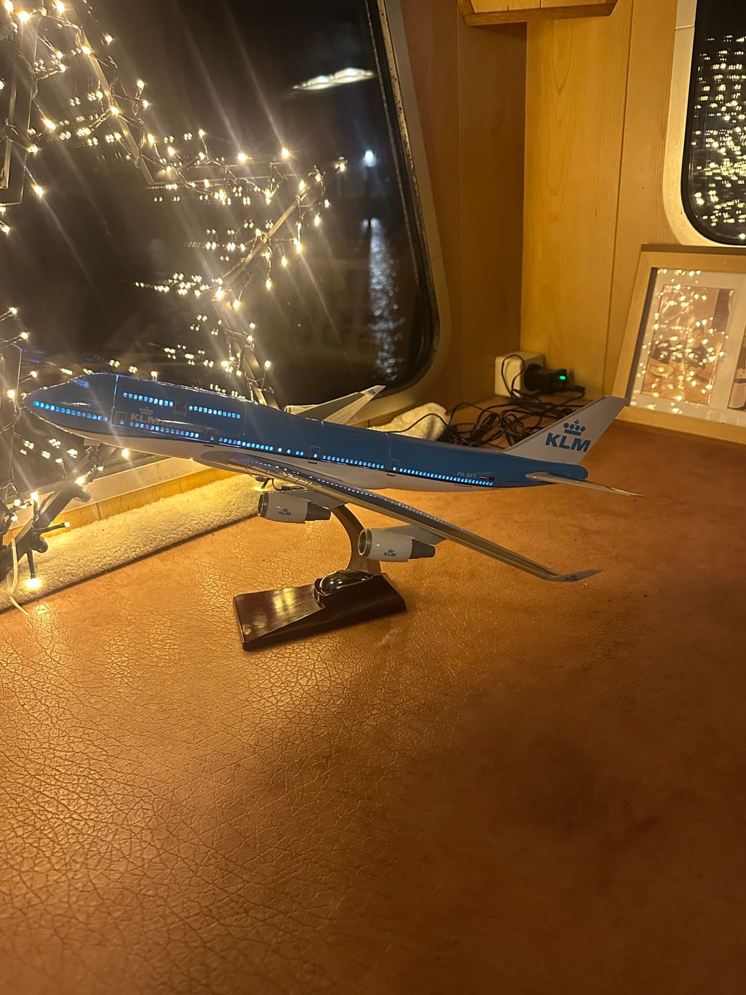 Customer photo review of KLM Royal Dutch Airlines Boeing 747-400 1:150 Scale Model