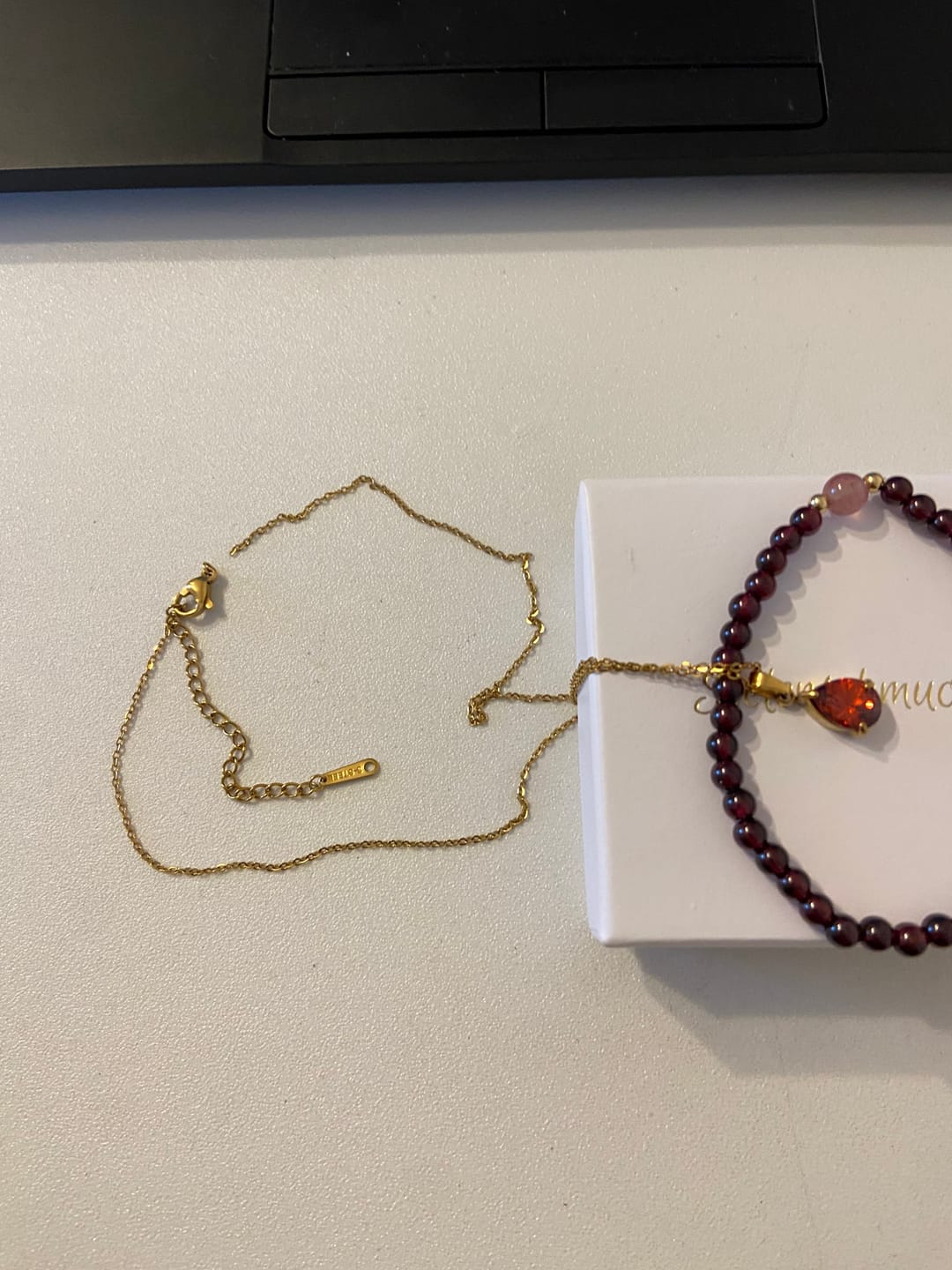 Customer photo review of Rubin Vitalitäts Set - Halskette & Armband