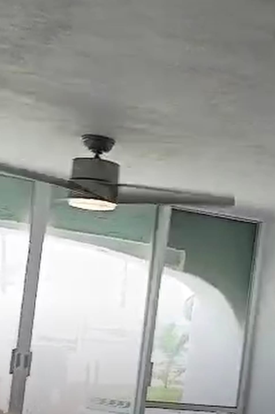 Customer photo review of Ventilador de Techo Skyway para Exterior 52 Pulgadas