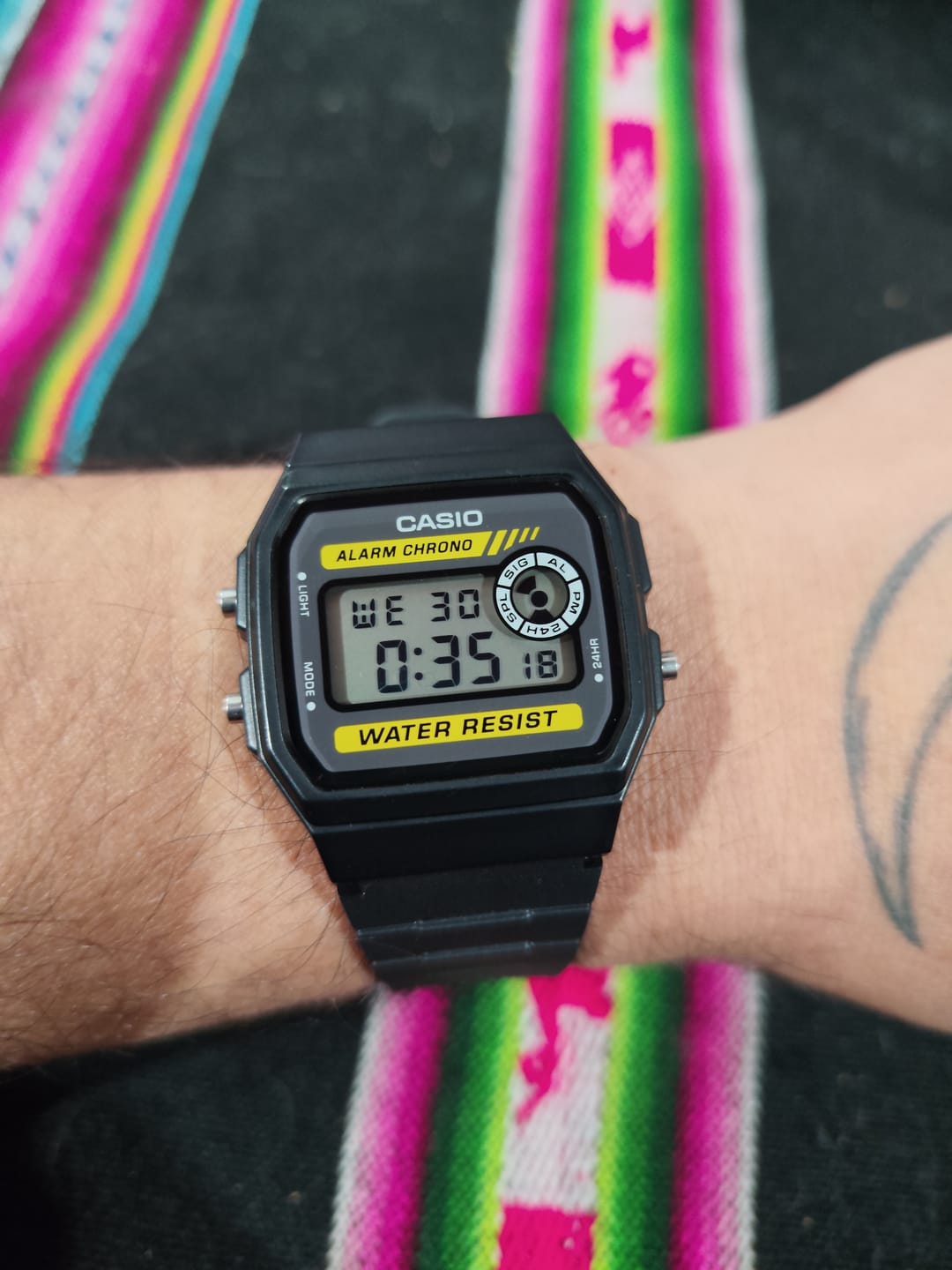 Customer photo review of Reloj Casio Vintage F-94WA-9JH Franjas Amarillas JDM