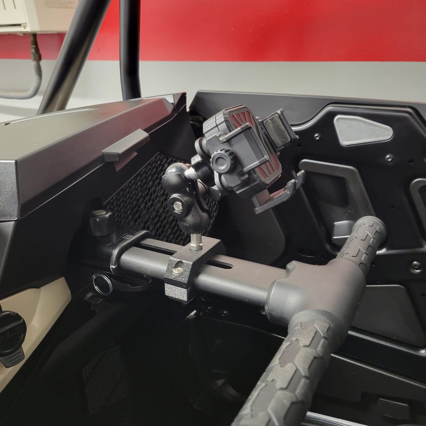Customer photo review of 2024 - 2026 Polaris RZR XP and XP S 1000 Grab bar phone mount