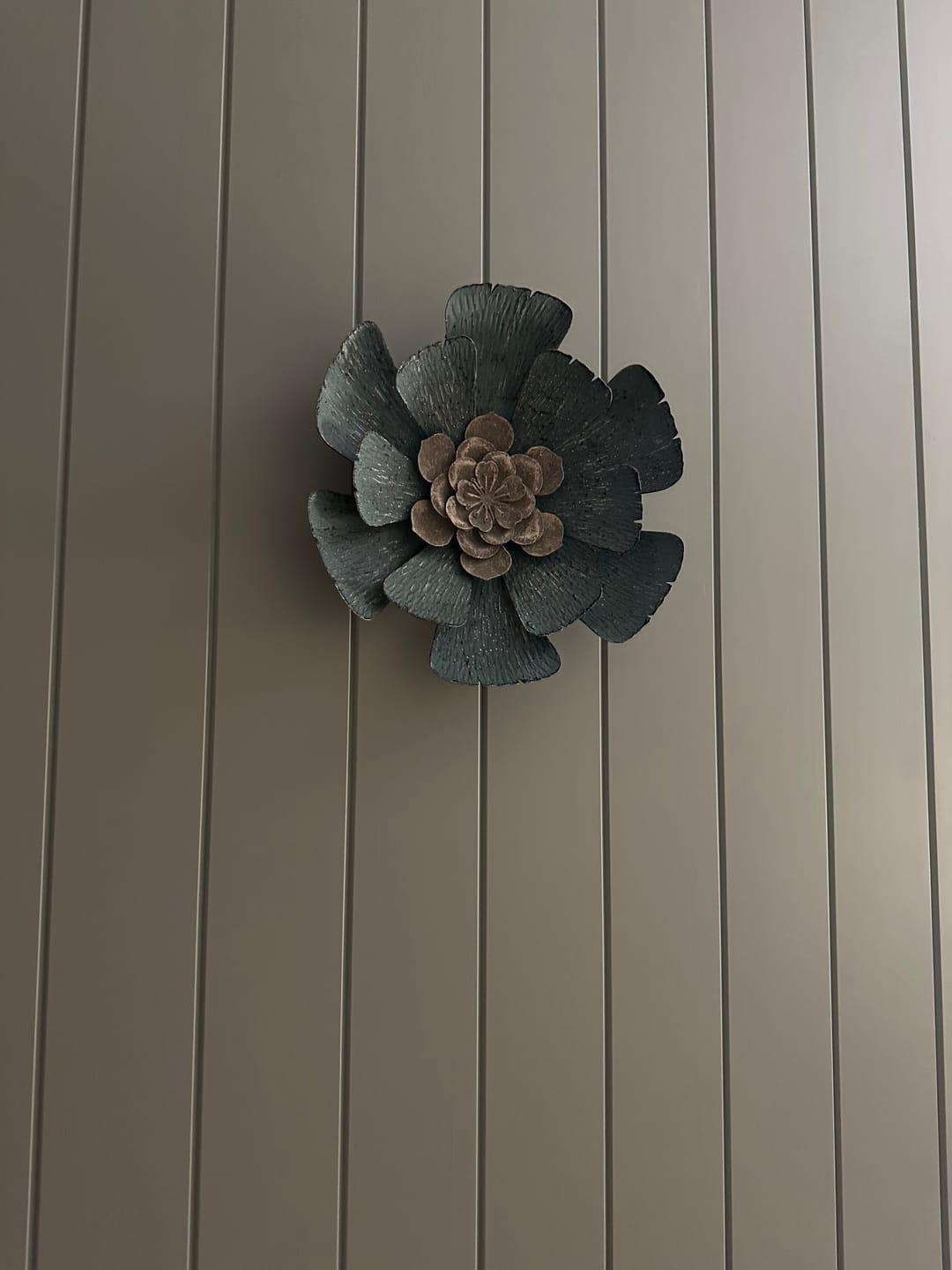 Customer photo review of Flavio French Country Flower Wall Decor, Embossed Metal, Green 31.5cm