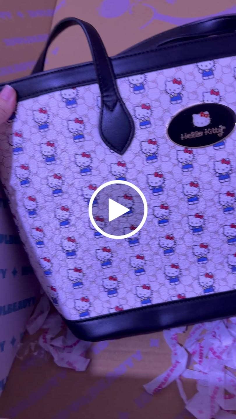 Customer video review of Colección Fashion | Hello Kitty
