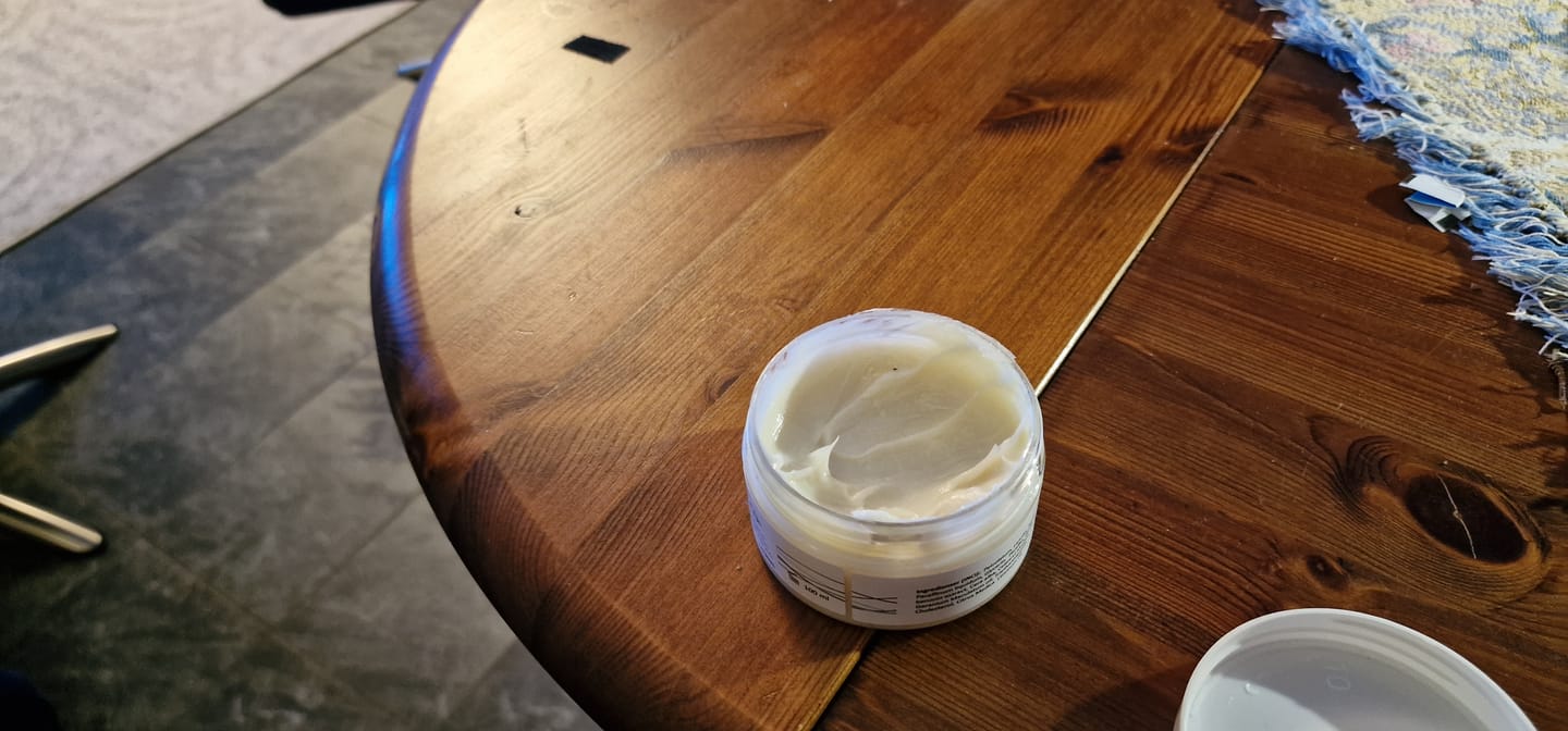 Customer photo review of Hælbalsam 100 + 250 ml - ved hard, tørr og sprukken hud