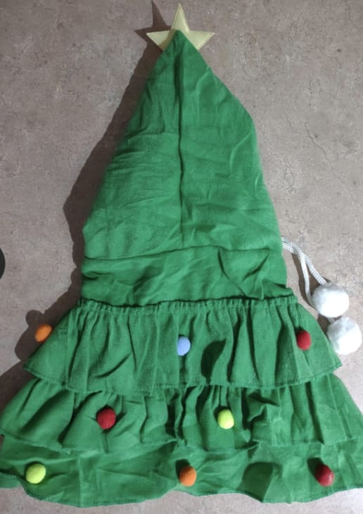 Customer photo review of 🎄 Velora™ Christmas Tree Pet Cape