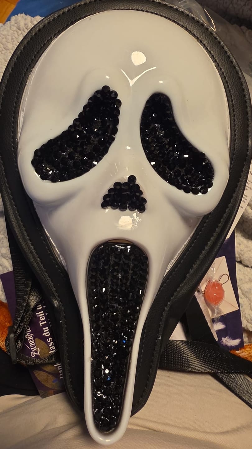 Customer photo review of Original Ghost Face® Crossbody-Tasche mit Masken-Design
