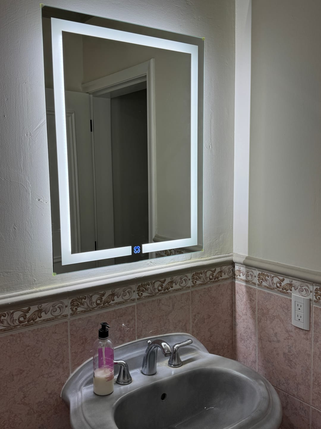 Customer photo review of Espejo para baño con luz LED ARD rectangular GLG 78 × 60 cm