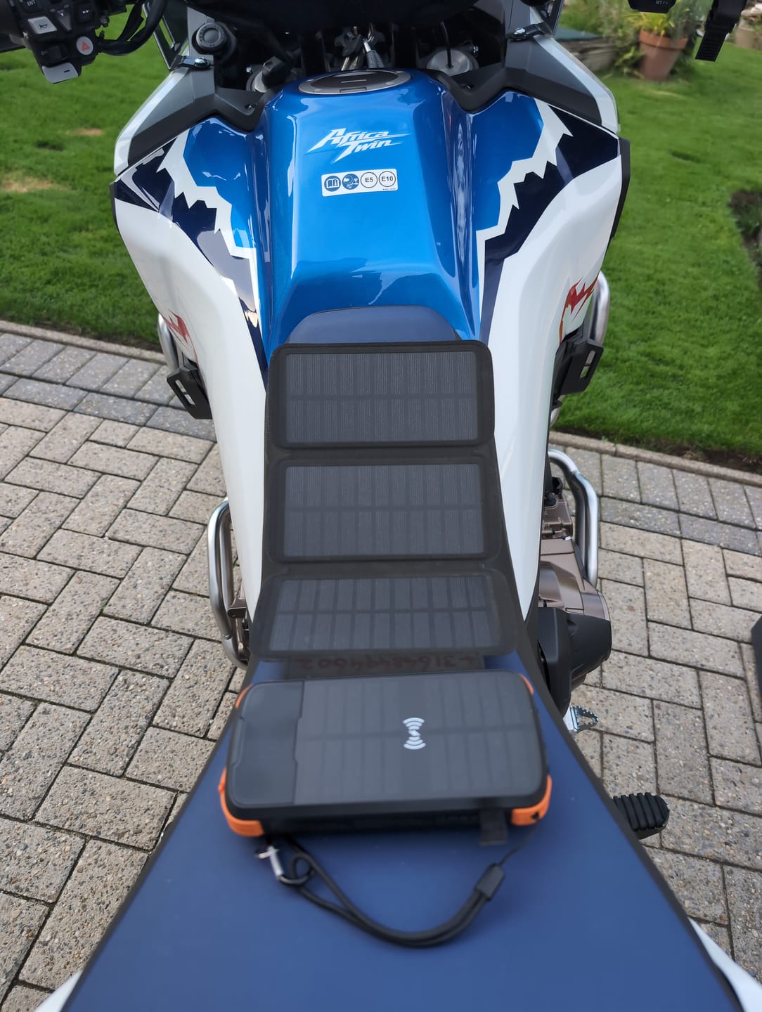 Customer photo review of Siltcon® Draadloze Powerbank 30.000 mAh  – 4 Zonnepanelen