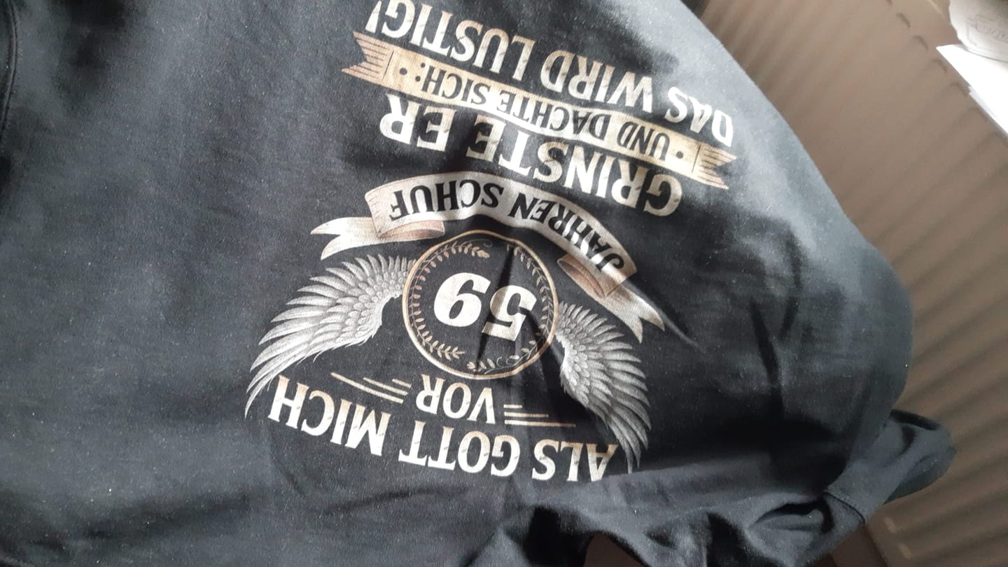 Customer photo review of Als Gott mich schuf grinste er - Personalisierbarer Hoodie