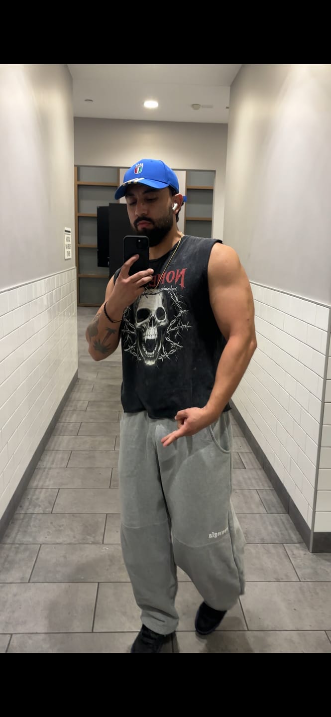 Customer photo review of 2134 - Iconic Barrel Sweats