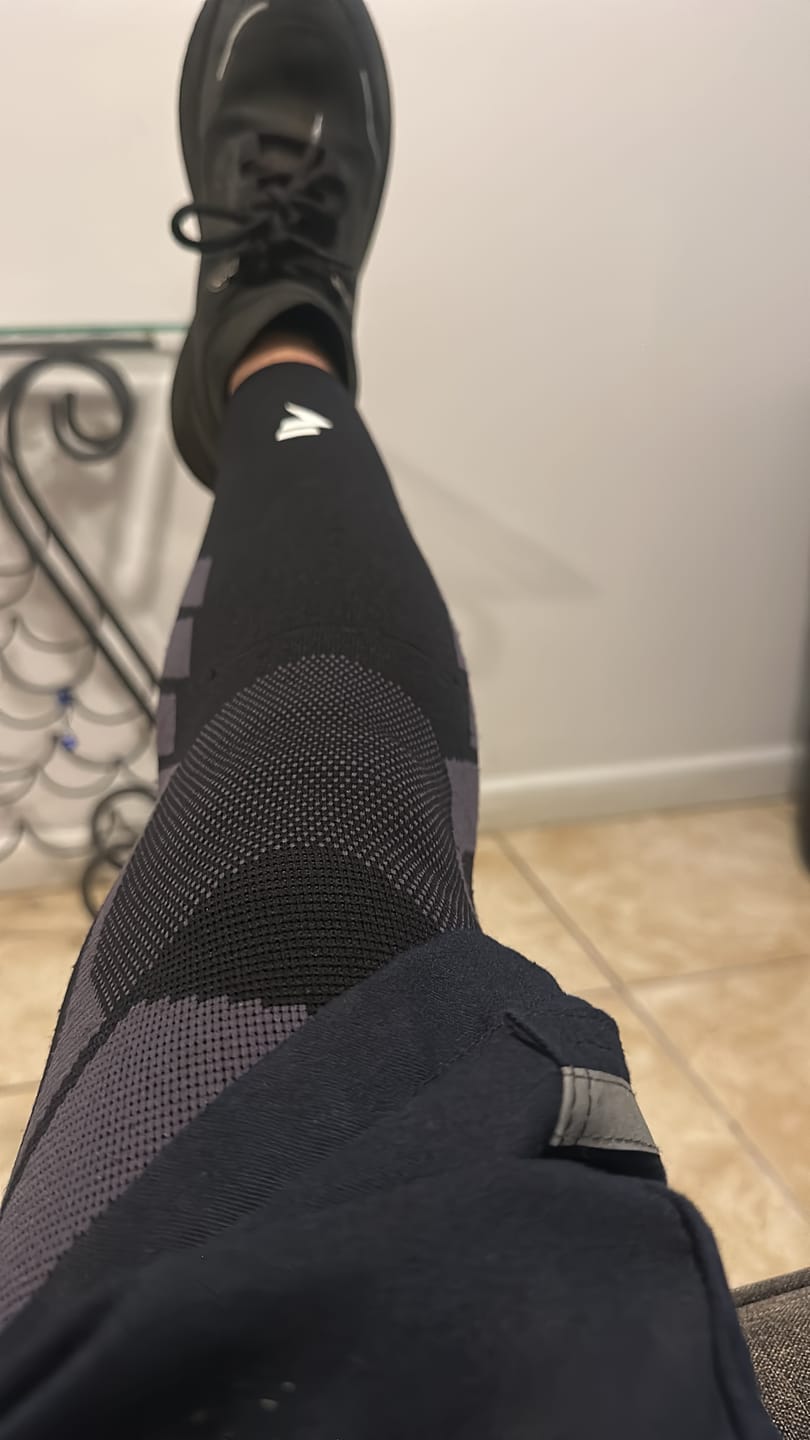 Customer photo review of Compression Sleeves V2 for Knees and Legs