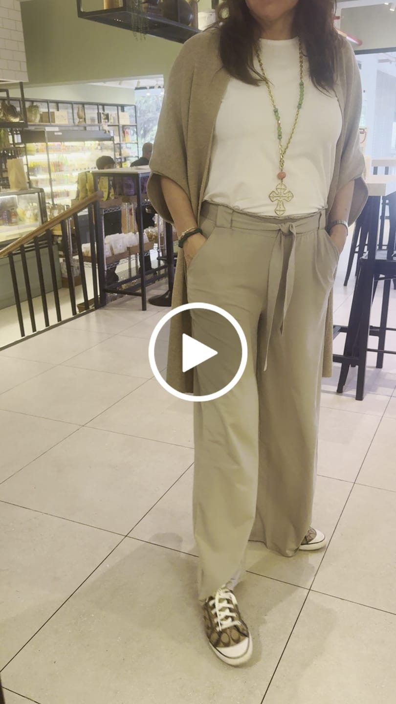 Customer video review of Favorite tee | AlgaKnit - Black