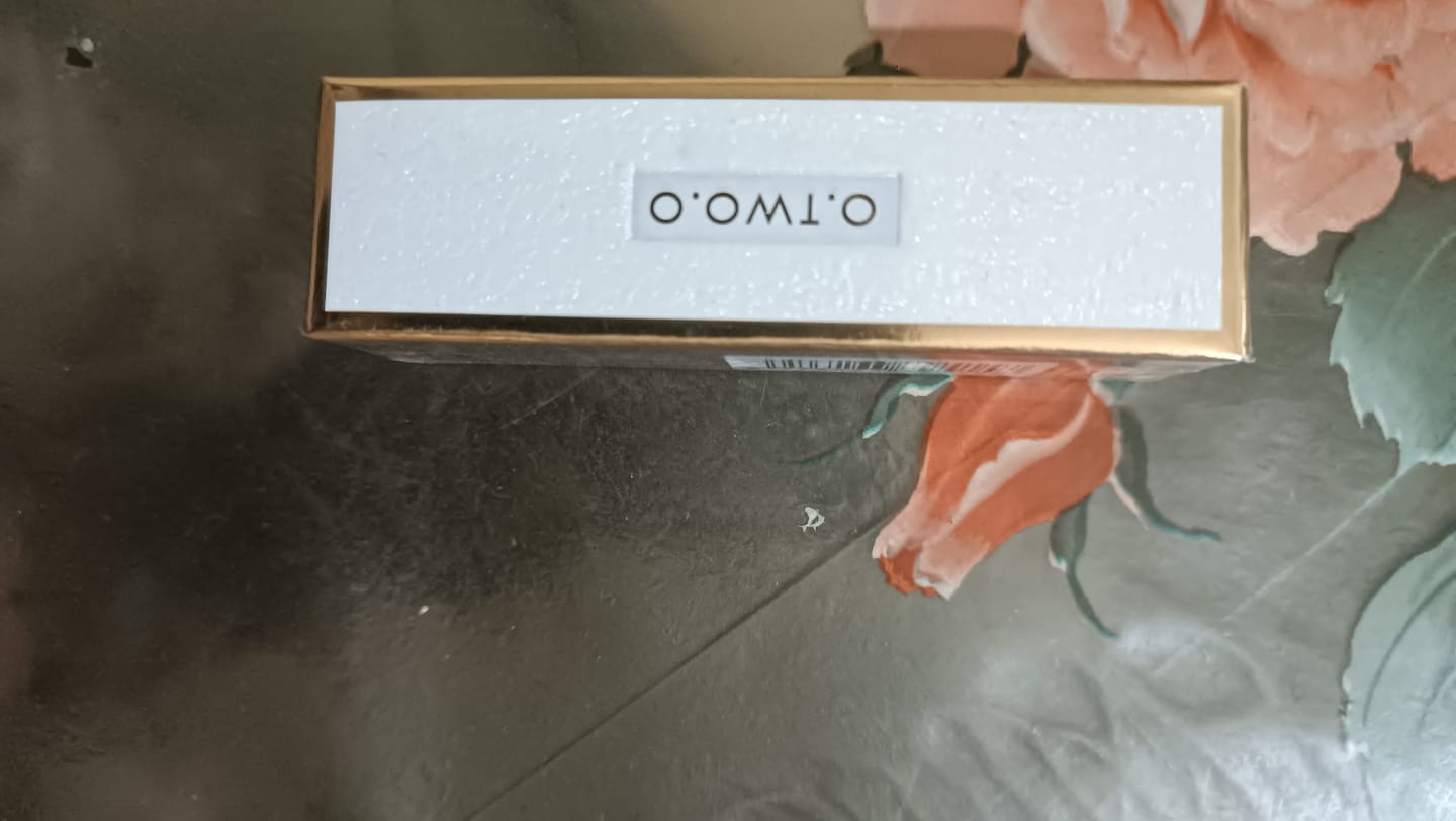 Customer photo review of O.TWO.O MISTY KISS LOCK COLOUR MATTE LIPSTICK