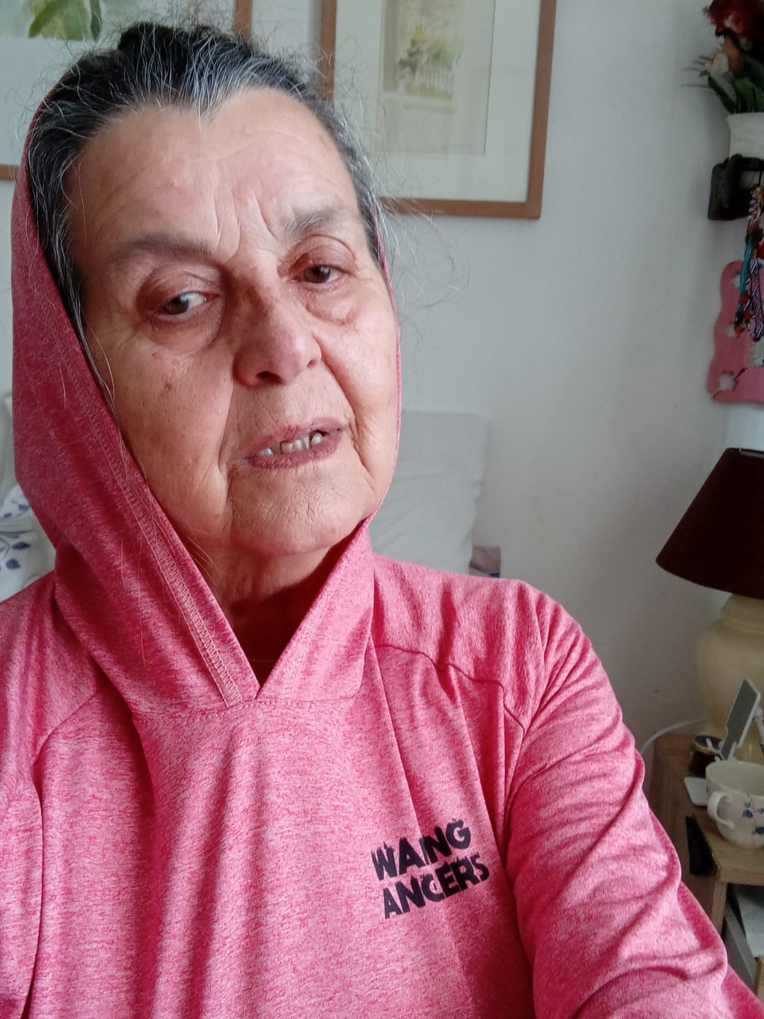 Customer photo review of Polera Lightweight Basic Rojo Mujer