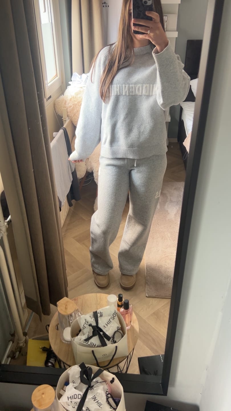 Customer photo review of KNIT SWEATPANTS LIGHT GREY