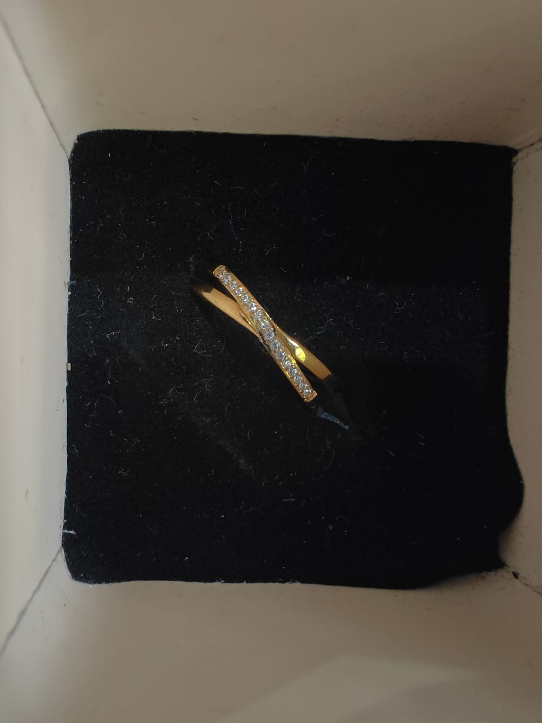 Customer photo review of Cross-Over Stones Lined Twist Ring