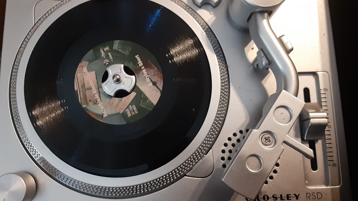 Customer photo review of D-Styles & Qbert: Razorblade Alcohol Slide (3-Inch Vinyl + Custom Slipmat)