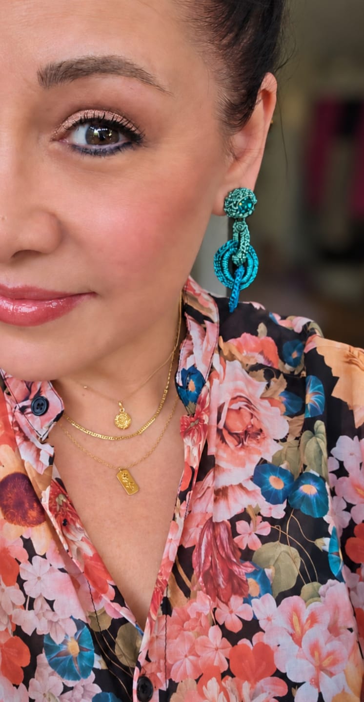 Customer photo review of Verschlungene Statement-Ohrringe in Blau und Türkis