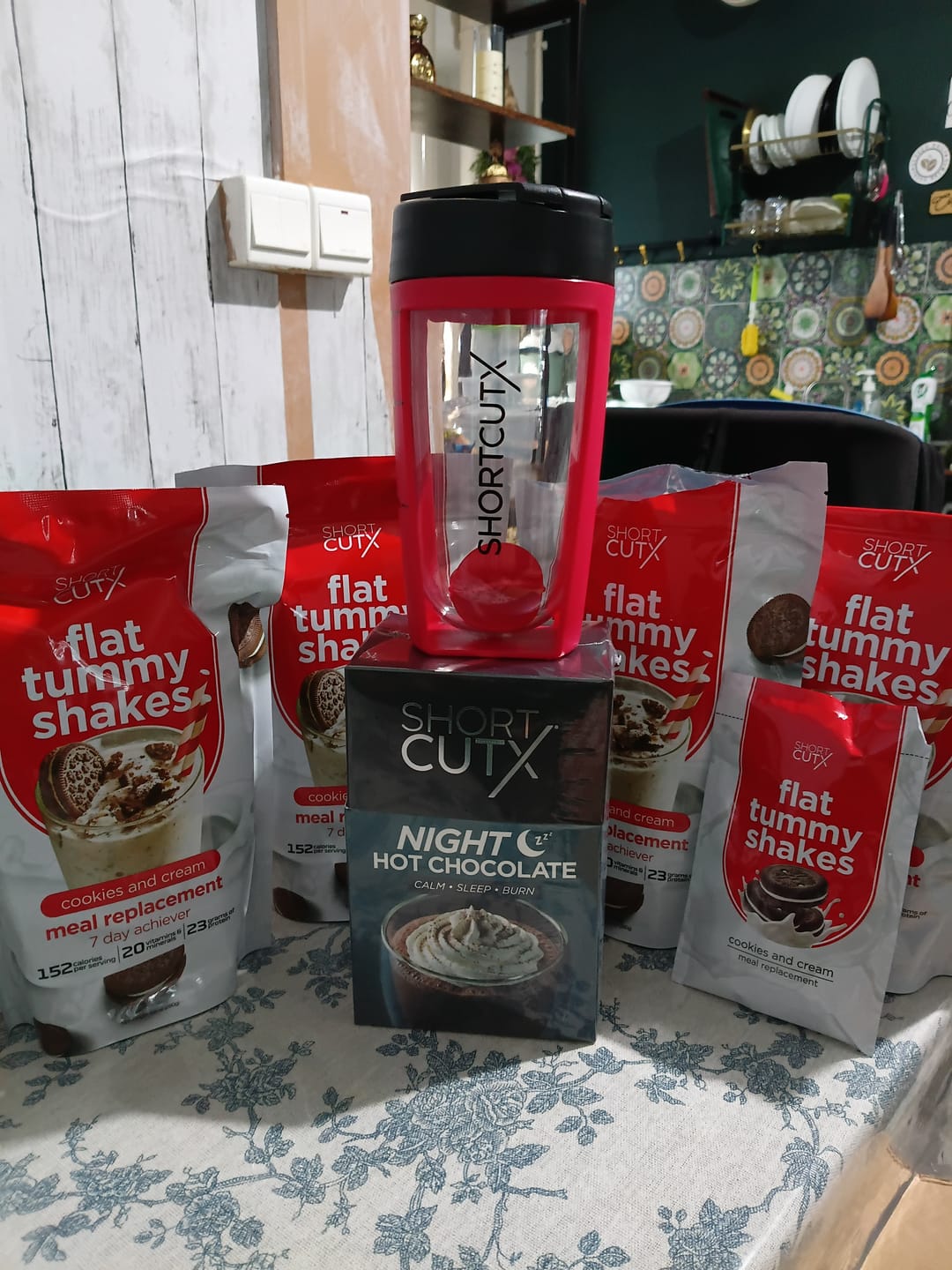 Customer photo review of Meal Replacement Kit - 4x Flat Tummy Shakes Bundle