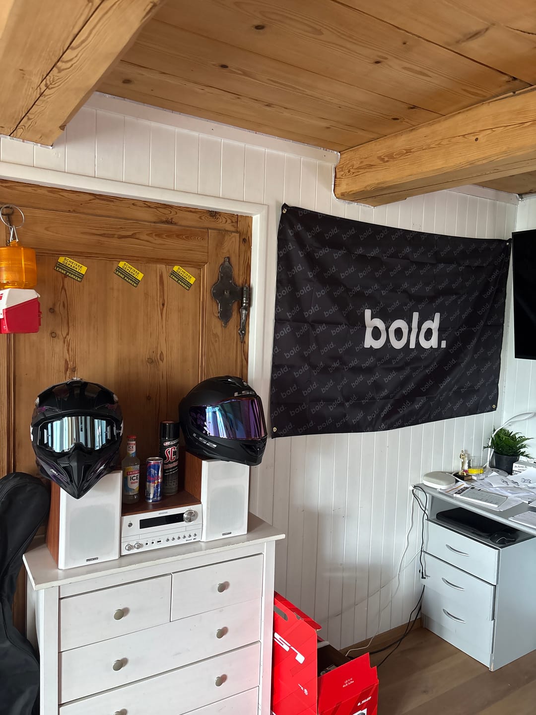 Customer photo review of bold. Flag