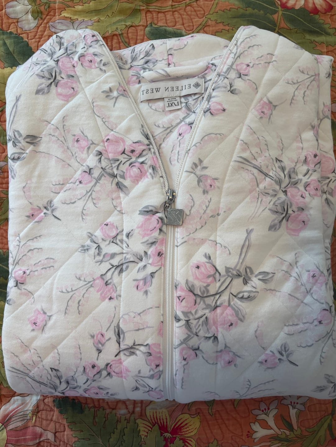 Customer photo review of Quiet Bloom Cotton Diamond Quilt Zip Robe