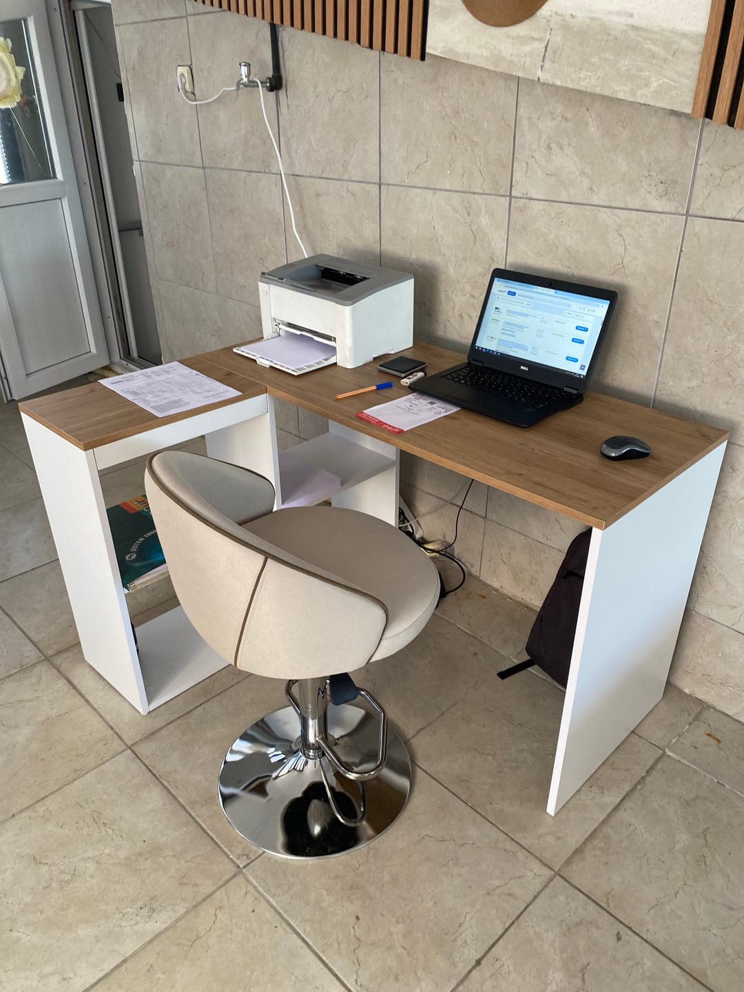 Customer photo review of Rani HA113 Çalışma Ofis Bilgisayar Masası 4 Raflı Köşeli Masa Beyaz - Sepet Ceviz 120 cm
