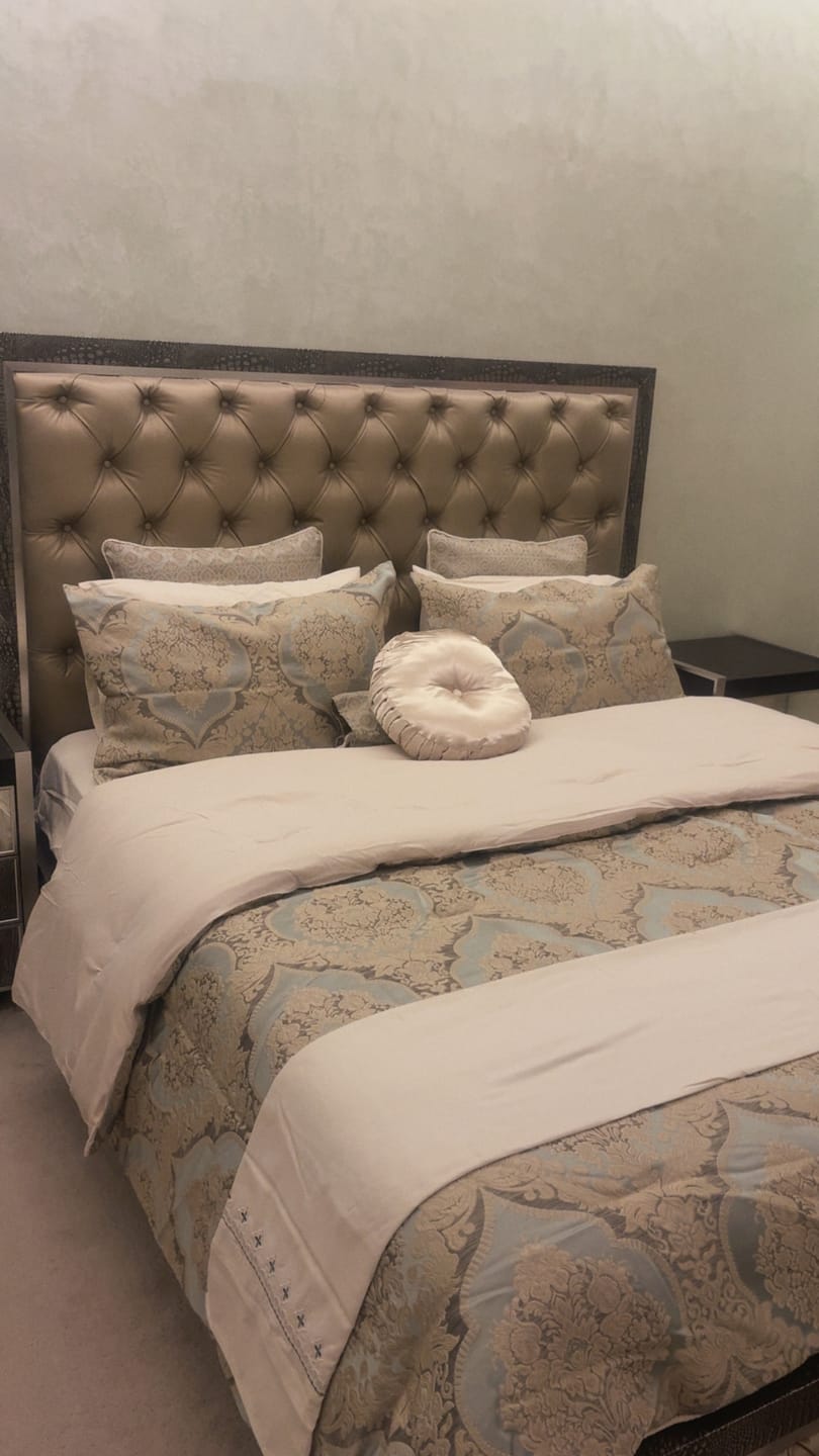 Customer photo review of Harley Jacquard Microfiber Comforter set Super king 13 Pieces Tiffany