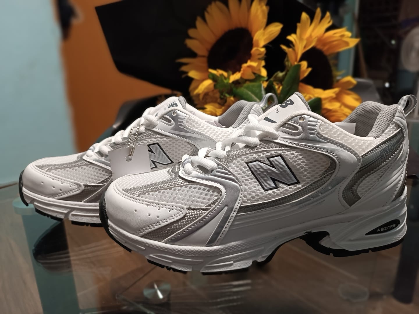 Customer photo review of Paq 6 Pares Tenis New Balance 530 Blanco Gris Plata 1.1 Premium 23/26.5