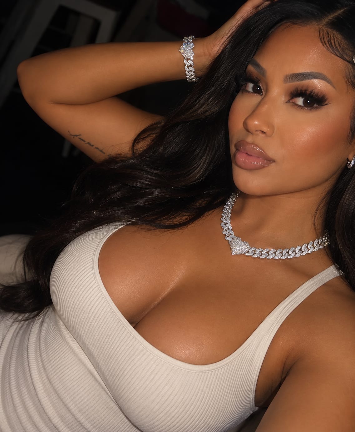 Customer photo review of AMORE NECKLACE & BRACELET SET
