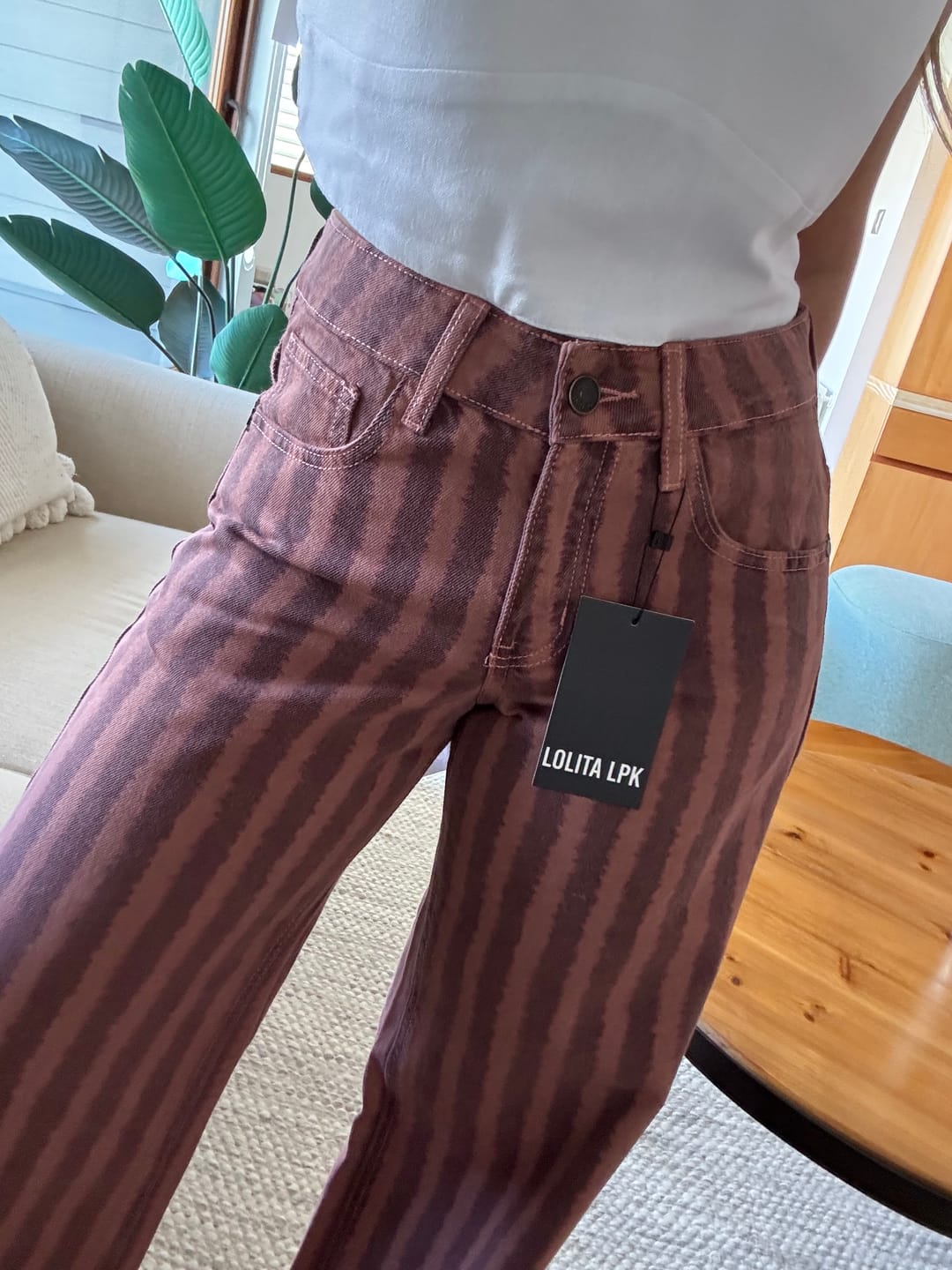 Customer photo review of JEANS MUJER JOSEFA WID LEG TIRO BAJO LÍNEAS  burdeo
