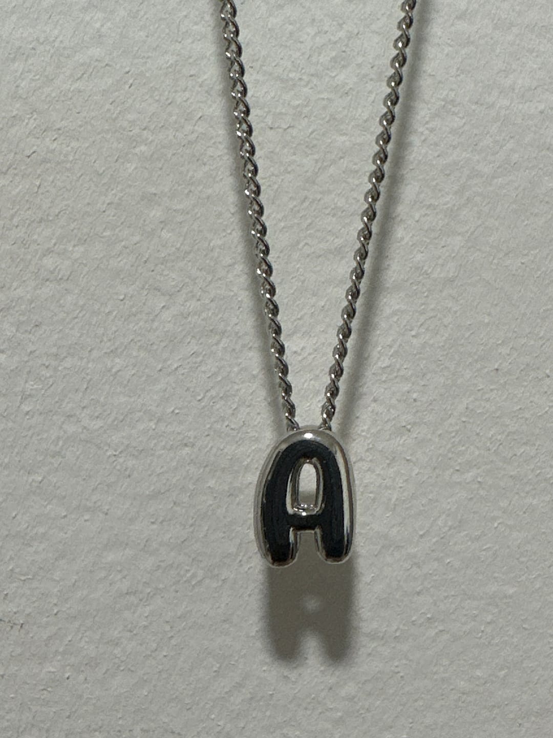 Customer photo review of Collar Plateado Inicial Mini Bubble Zirconias
