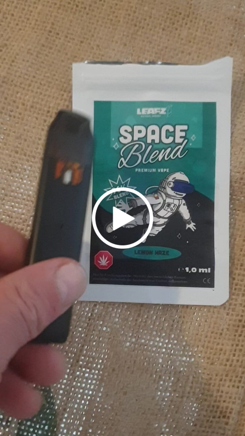 Customer video review of Space Blend Vape - Strong - 1 ml