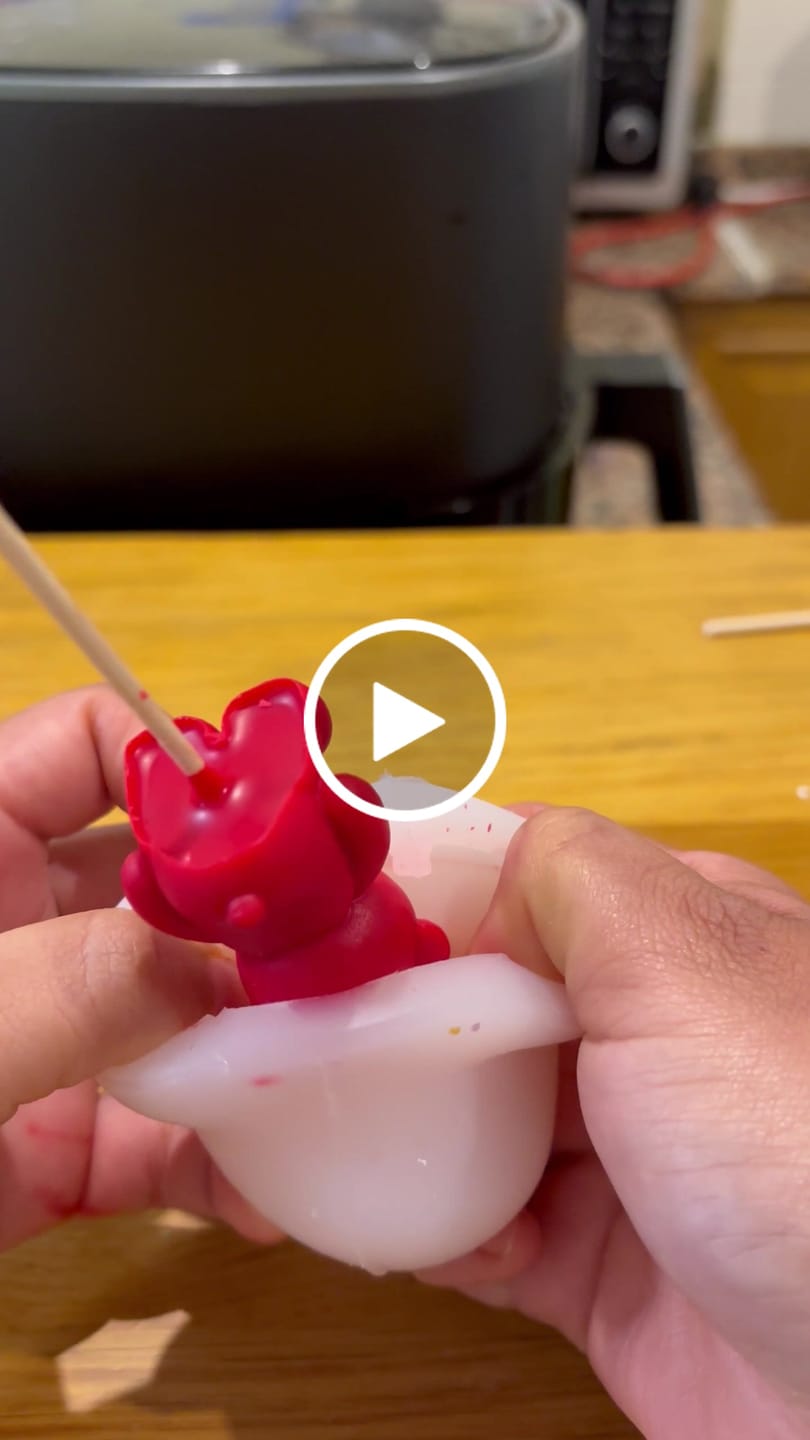 Customer video review of Molde osito mini