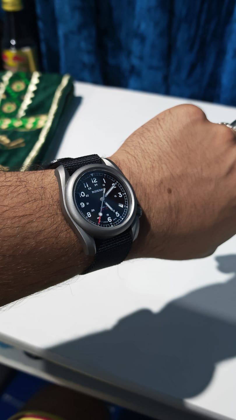 Customer photo review of VOYAGER - 100M Waterproof Titanium Automatic Field Watch | Black-bracelet