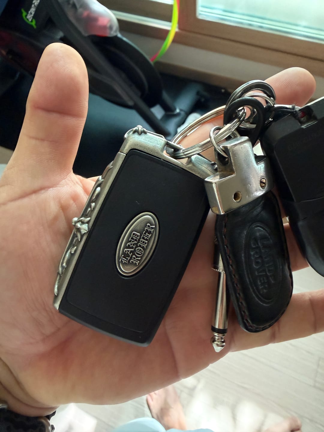 Customer photo review of Land Rover Handcrafted Silver Key Case [Logo Back]