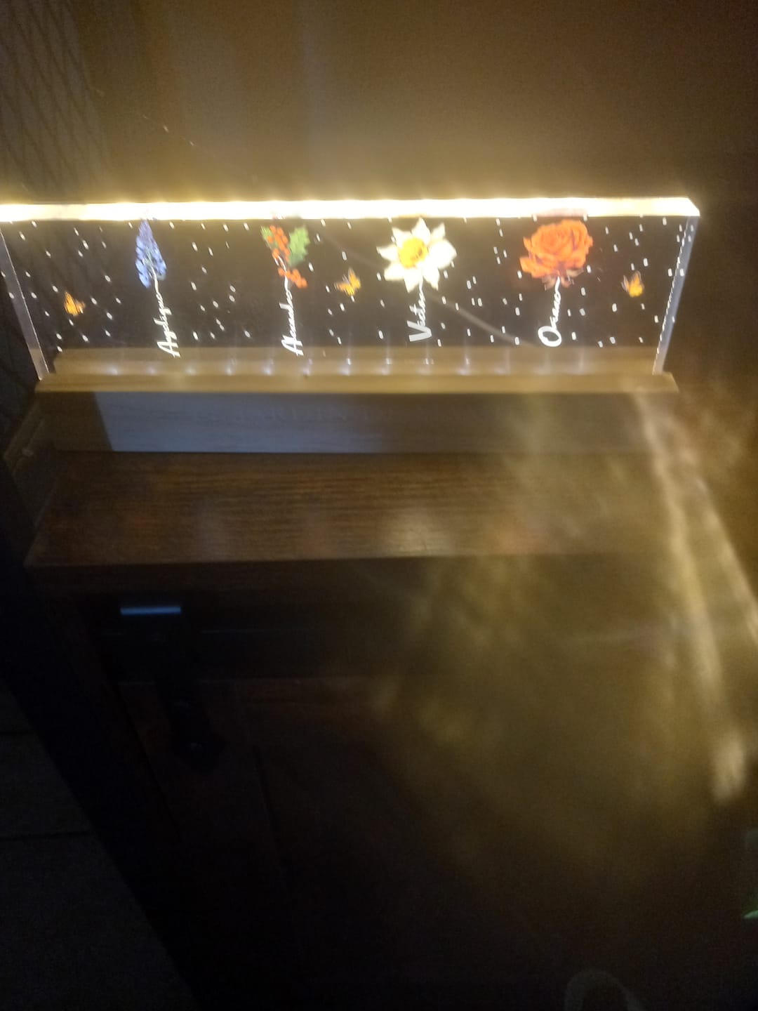 Customer photo review of Le Jardin de Mamie - Plaque LED acrylique personnalisée avec fleurs pour Maman et Mamie