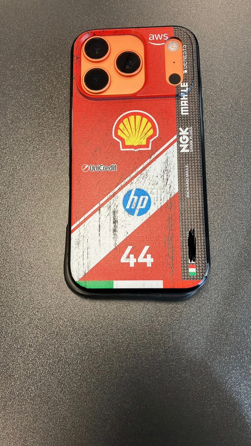 Customer photo review of Ferrari F1 2025 SF-25 Livery - Individuelle Handyhülle für iPhone