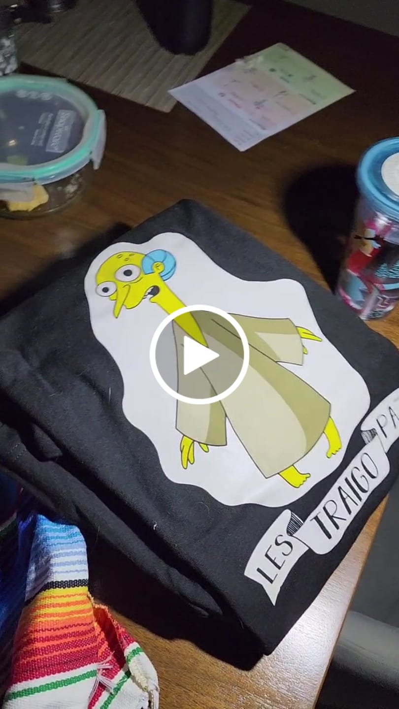 Customer video review of Les Traigo Paz de @SimpsonitoMX