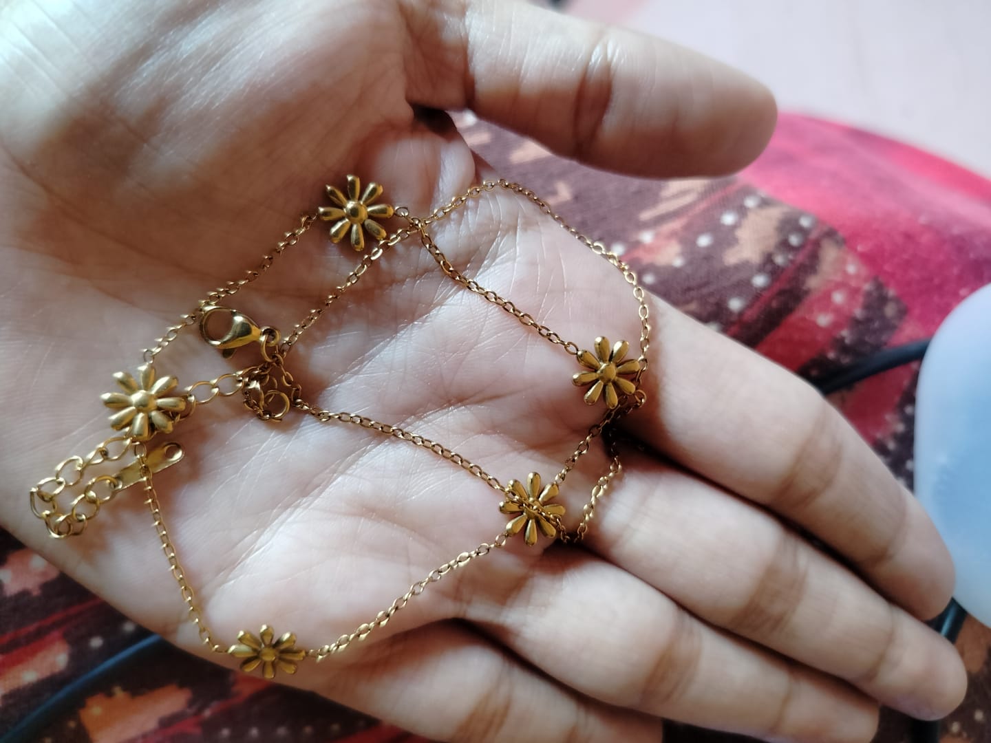 Customer photo review of Daisy Flower Necklace
